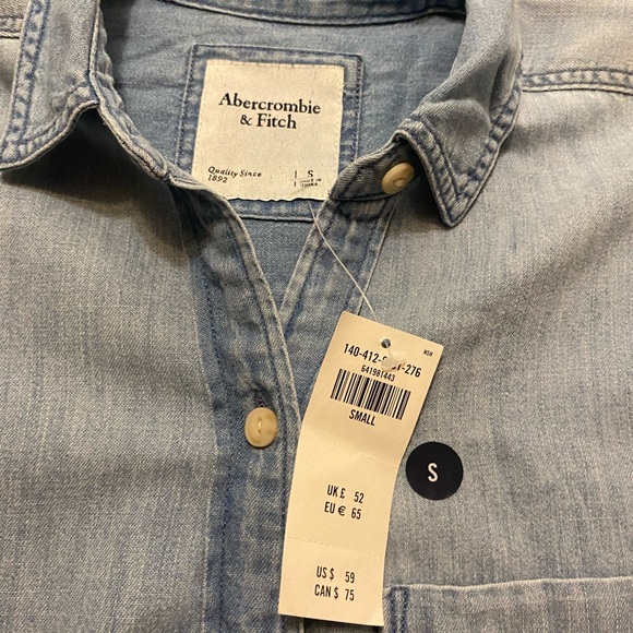 Abercrombie & Fitch light denim, button down shirt, NWT, size Small, $45 - Picture 2 of 7